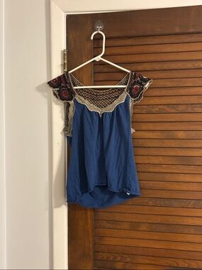 FANG Blue Crochet-Trim Sleeveless Camisole with Embroidered Shoulders